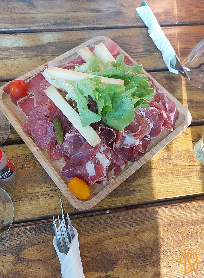 Planche de charcuterie maison